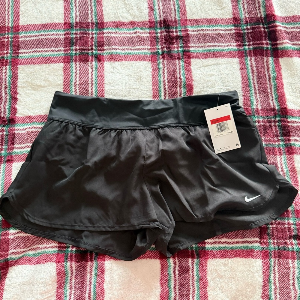 NWT NIKE WOMEN’S ACTIVE SHORT BLACK SIZE L